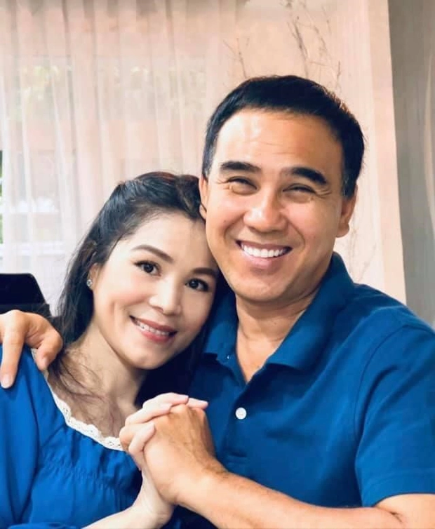 MC Quyền Linh gây sốc khi tiết lộ chưa từng ngủ chung giường với vợ suốt 17 năm kết hôn - Hình 1