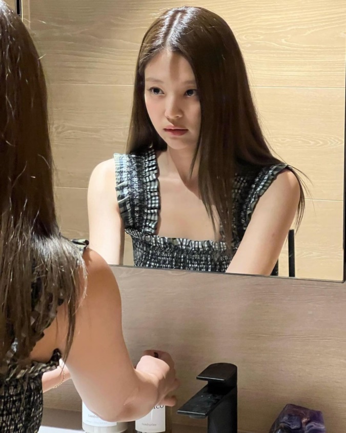 Jennie chính thức phản ứng khi bị bóc trần cùng V (BTS) đi ăn thịt nướng trước thềm comeback - Hình 1