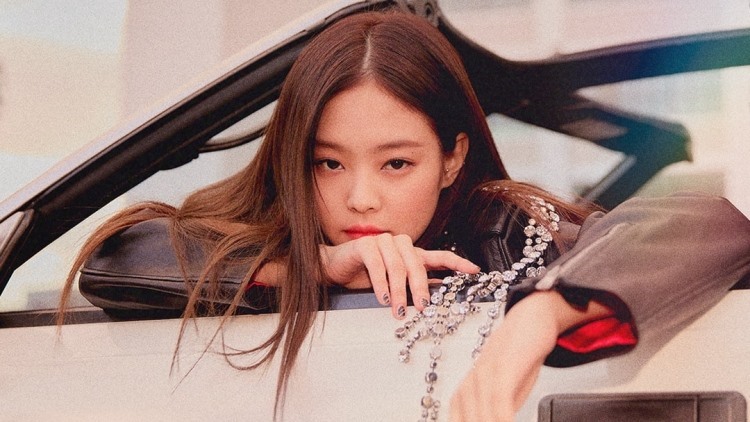 Jennie (BLACKPINK) bị thương, V (BTS) lo sốt vó cho bạn gái? - Hình 1