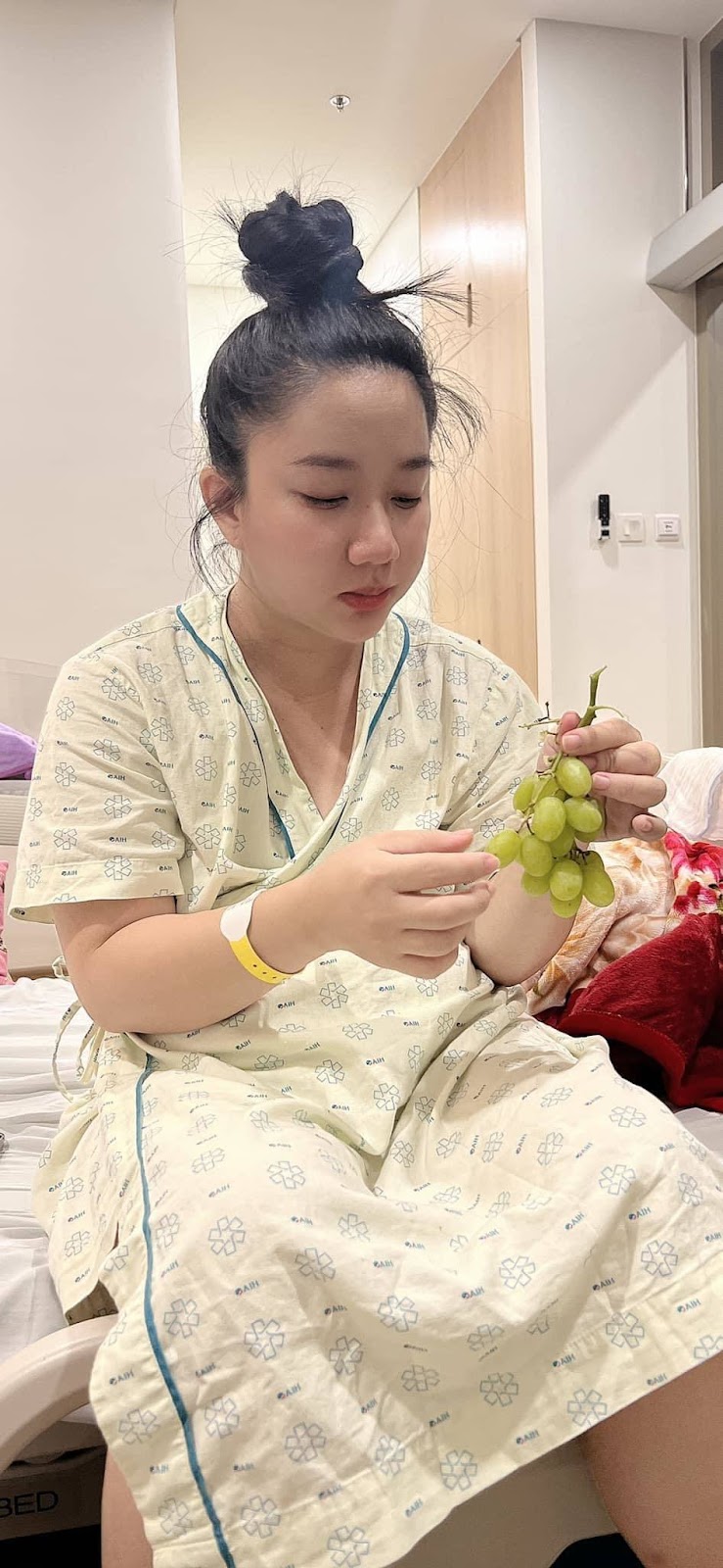 Vợ Lê Dương Bảo Lâm thông báo xuất viện, con trai thứ 3 sức khỏe ổn định sau ca phẫu thuật - Hình 6