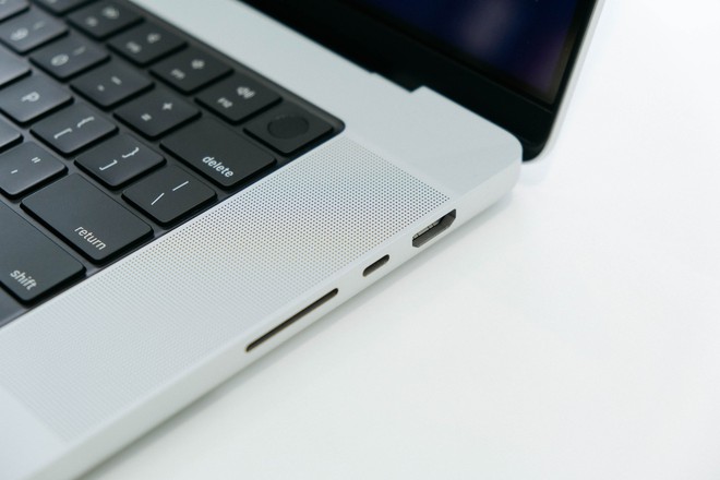 Cận cảnh mẫu MacBook Pro với giá bán gần 60 triệu đồng - Hình 2