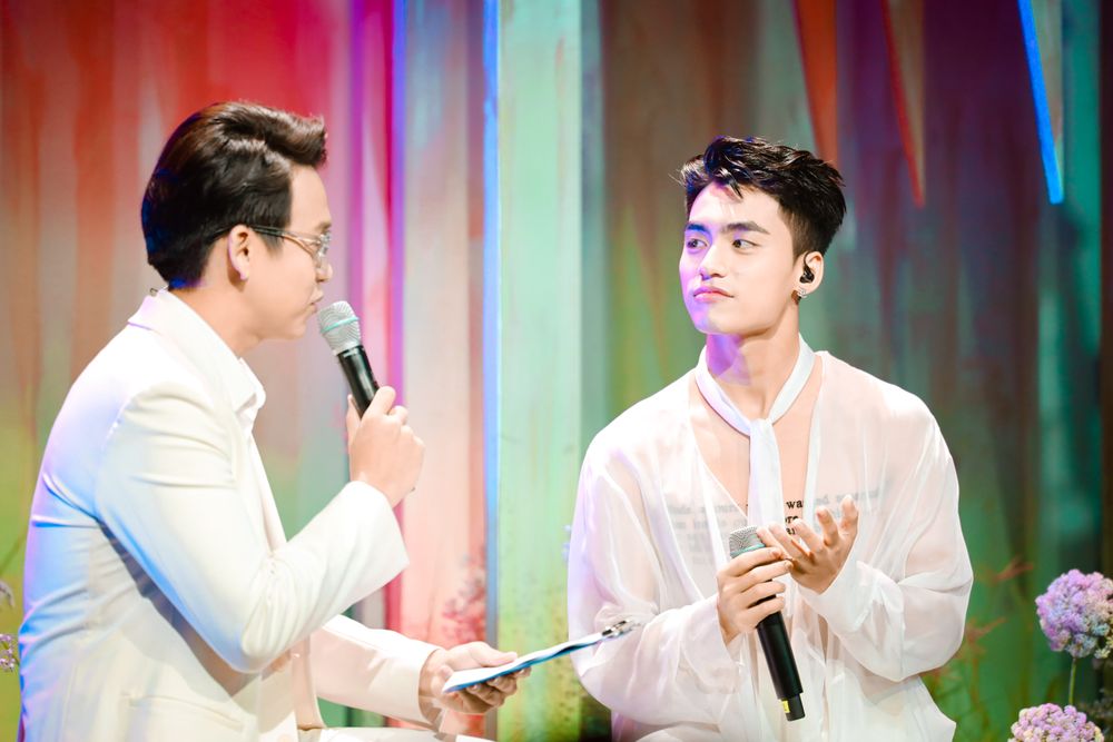 Cận cảnh visual đốn tim của em trai Sơn Tùng M-TP trong buổi debut: Ngầu hơn anh, khóc vẫn đẹp - Hình 3