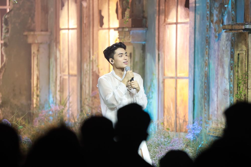 Cận cảnh visual đốn tim của em trai Sơn Tùng M-TP trong buổi debut: Ngầu hơn anh, khóc vẫn đẹp - Hình 10