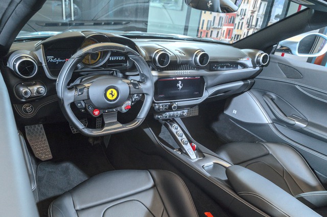 Ferrari Portofino M đầu tiên về Việt Nam - Siêu xe mui trần hoàn toàn mới cho giới siêu giàu - Hình 2