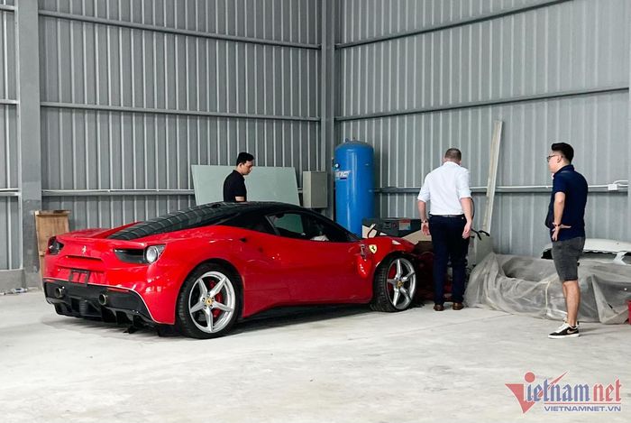 Hiện trạng hư hỏng nặng nề của siêu xe Ferrari 488 GTB bị tai nạn ở Hà Nội - Hình 2