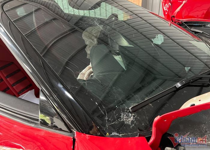 Hiện trạng hư hỏng nặng nề của siêu xe Ferrari 488 GTB bị tai nạn ở Hà Nội - Hình 15