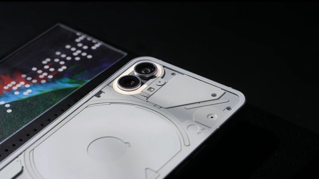Lộ diện smartphone mới của cựu sáng lập OnePlus: Nothing Phone (1) - Hình 1