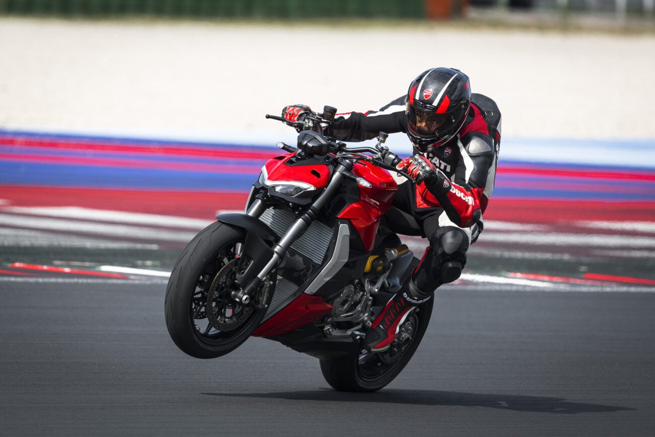 Thế giới 2 bánh: Ducati mở bán 2 mô tô mới tại Việt Nam - Hình 4
