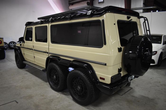 Bản độ 6 bánh của Mercedes-Benz G550 được bán đấu giá - Hình 2