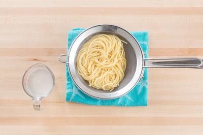 Cách làm món spaghetti xốt tôm nóng hổi cho bữa sáng ngon miệng - Hình 4