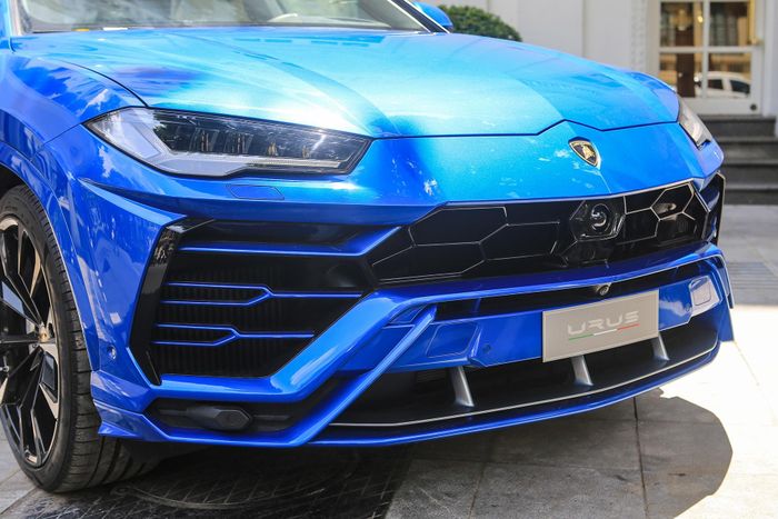 Cận cảnh Lamborghini Urus màu sơn độc tại Hà Nội - Hình 9