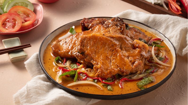 Công thức làm cốt lết chiên sốt húng chanh lạ miệng, đậm đà, hòa quyện - Hình 1