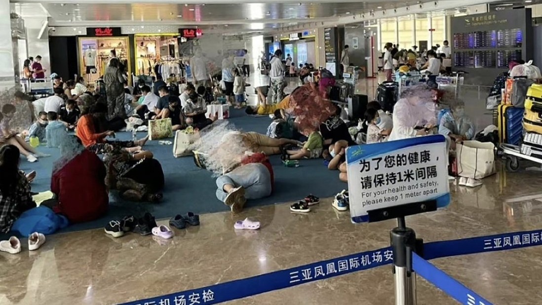 Hàng chục ngàn du khách Trung Quốc mắc kẹt vì lệnh phong tỏa Covid-19 - Hình 1