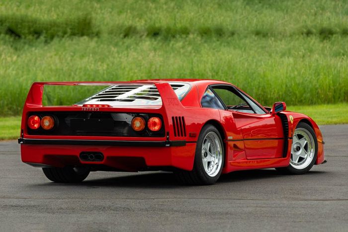 Hàng hiếm Ferrari F40 được bán đấu giá - Hình 3