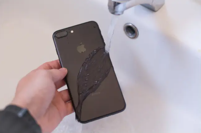 Làm gì khi iPhone của bạn bị ướt? - Hình 2