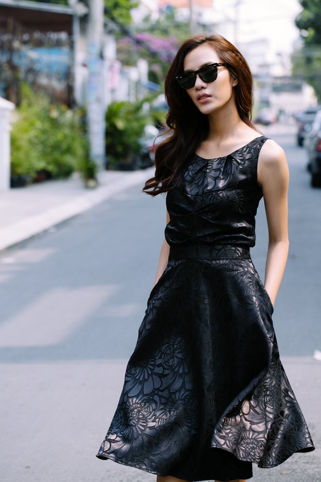 Little Black Dress hay những mẫu đầm đen must have của chị em công sở - Hình 9