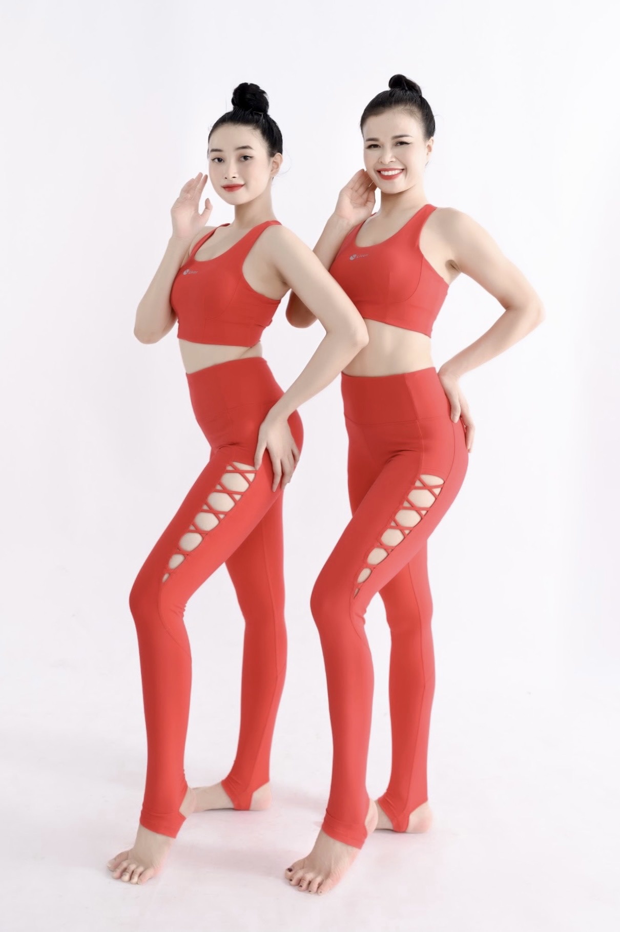 Nhan sắc, vóc dáng như thanh nữ 20 nhờ bí quyết rèn luyện thể thao, tập Yoga - Hình 11