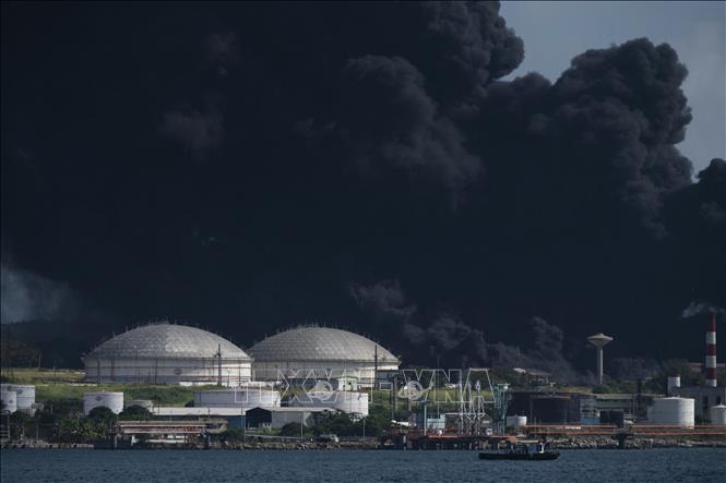 Vụ cháy kho dầu lớn nhất Cuba: Lửa đe dọa bể chứa thứ ba, diễn biến ít khả quan - Hình 1