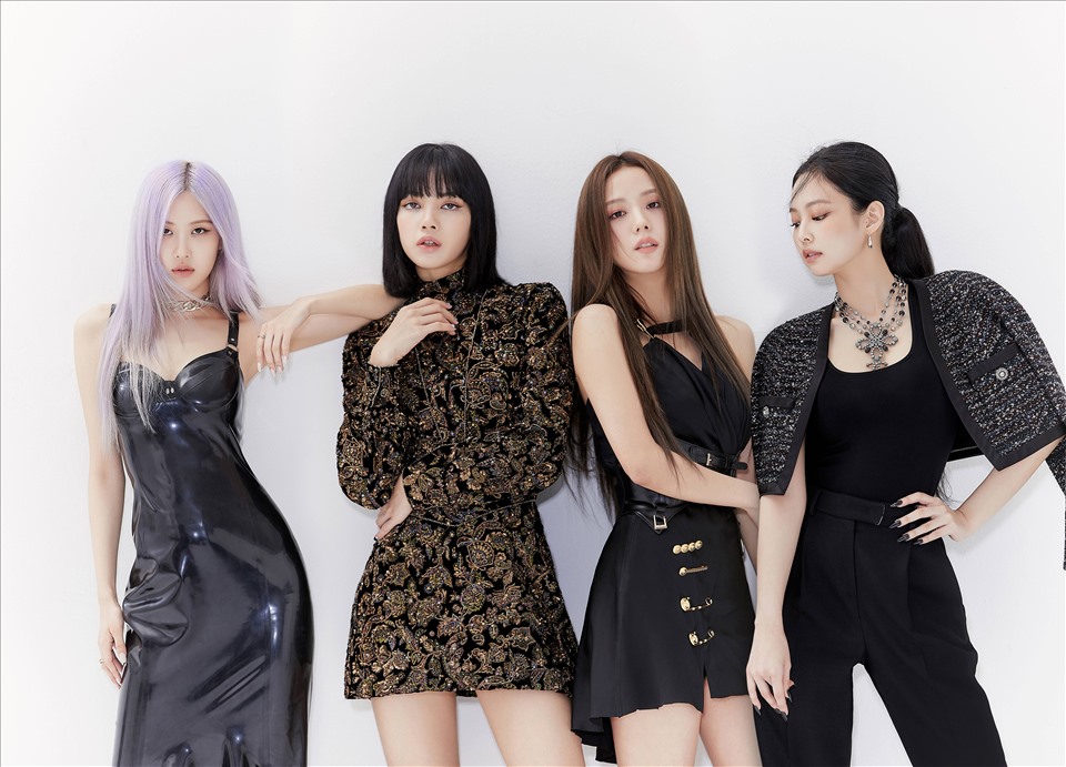 BLACKPINK mừng ngày debut, fan soi được bằng chứng Jennie thả hint yêu BTS V là thật? - Hình 1