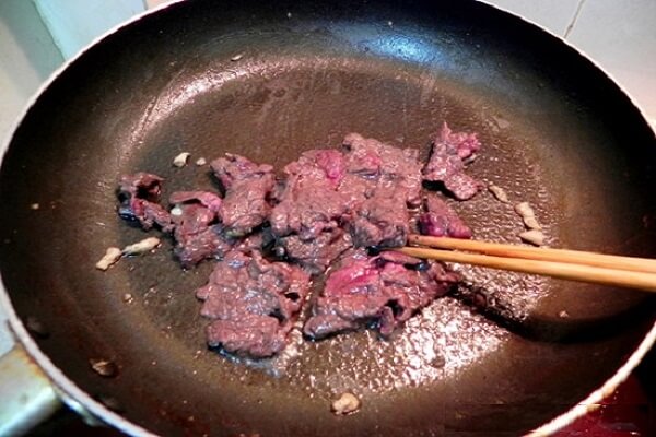 Cách làm thịt bò xào su hào đổi vị cho mâm cơm chiều - Hình 5