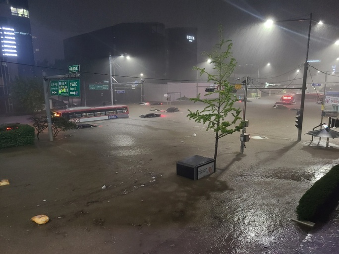 Hàn Quốc chứng kiến trận lũ lụt lịch sử - Hình 2