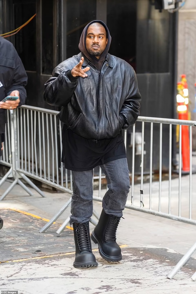 Kanye West chế nhạo cuộc tình 9 tháng của Kim - Hình 2