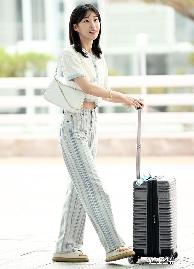 Park Eun Bin như thiên thần, Ha Yoon Kyung sắc vóc gây sốt tại sân bay đi Bali - Hình 6