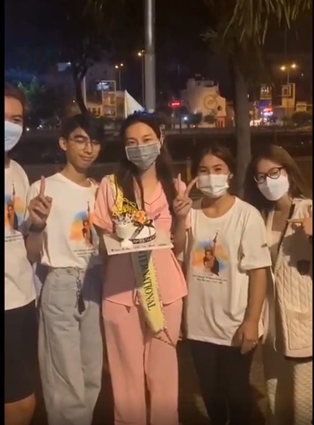 Thùy Tiên đón sinh nhật lạ lùng cùng fan: Nàng hậu diện đồ ngủ, mang sash MGI cực ngầu - Hình 2