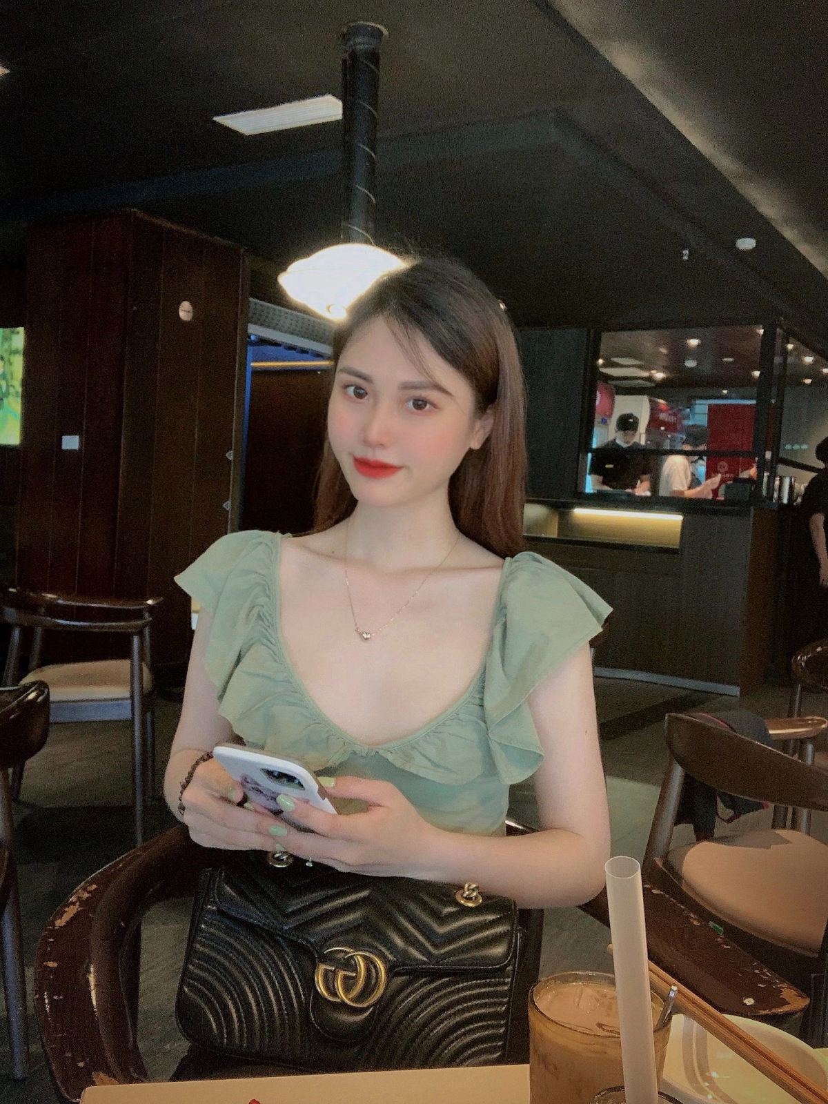 MỚI: Tú bà 24 tuổi cầm đầu đường dây gái gọi: Tốt nghiệp ĐH ngành Luật, làm vì thấy nhàn, có tiền - Hình 6