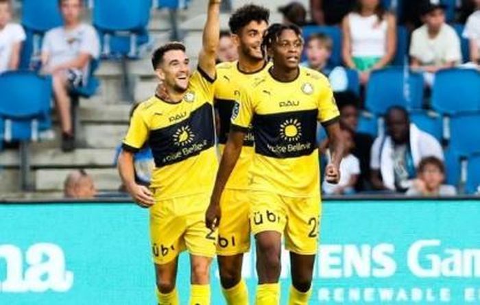 Pau FC nhận mưa lời khen sau chiến thắng đầu tiên ở Ligue 2 - Hình 1