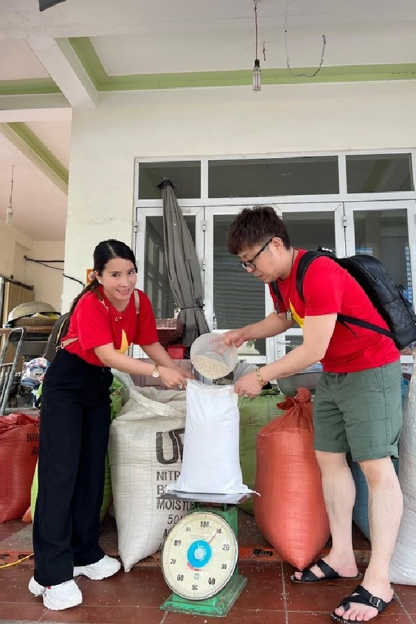 Bà Nhân đáp trả cực gắt khi bị mỉa mai bắt chước Hoa hậu Thùy Tiên, ké fame Quang Linh Vlog - Hình 4