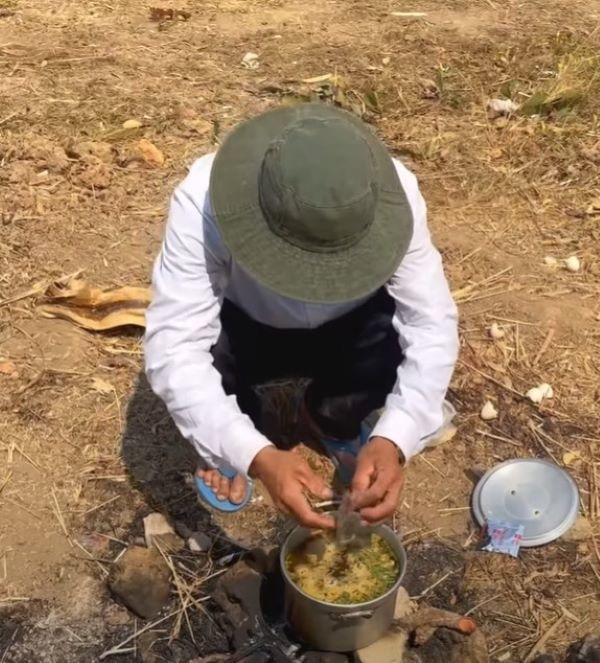 Bà Nhân đáp trả cực gắt khi bị mỉa mai bắt chước Hoa hậu Thùy Tiên, ké fame Quang Linh Vlog - Hình 9