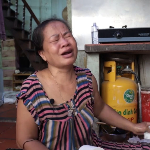 Chủ quán bánh canh cua 700k/tô rơi nước mắt khi food reviewer tới chê - Hình 2