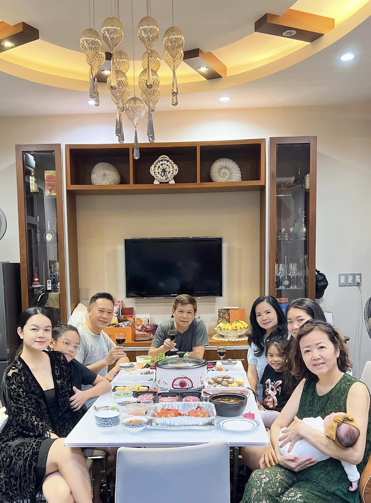 Phạm Quỳnh Anh bất lực cầu xin một điều khi chụp hình với ai cũng bị đồn là chồng, soi mói đủ điều - Hình 1