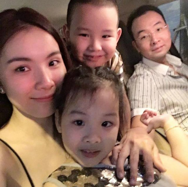 Hoa hậu Thùy Lâm: Viên mãn hạnh phúc bên gia đình, nay ông xã tiến sĩ tặng xế hộp tiền tỷ - Hình 10