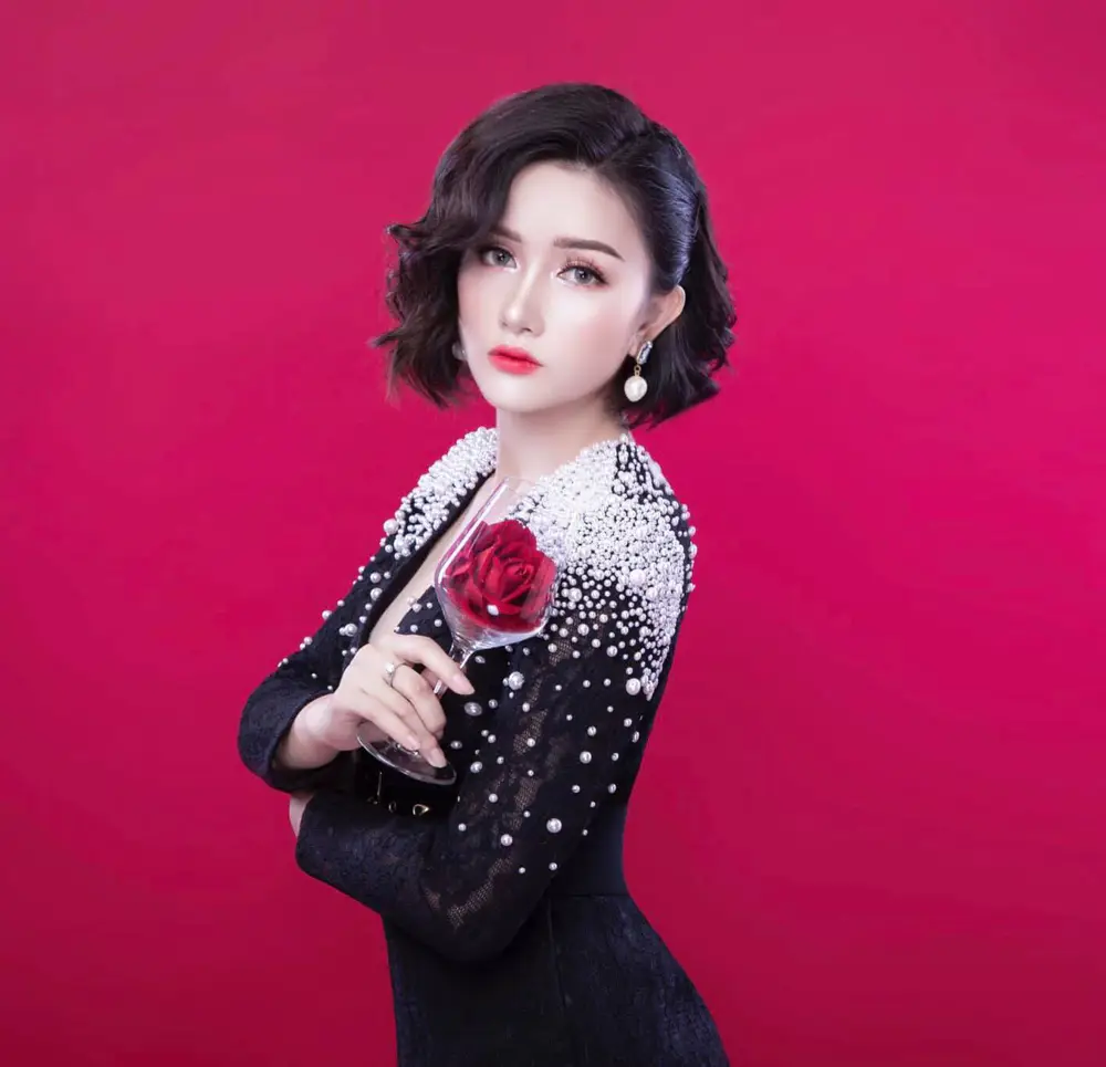 Huỳnh Như - vợ Khánh Đơn: Tự tin là mẹ kế hoàn hảo nhất, vướng tranh cãi khi réo tên Lương Bích Hữu - Hình 2