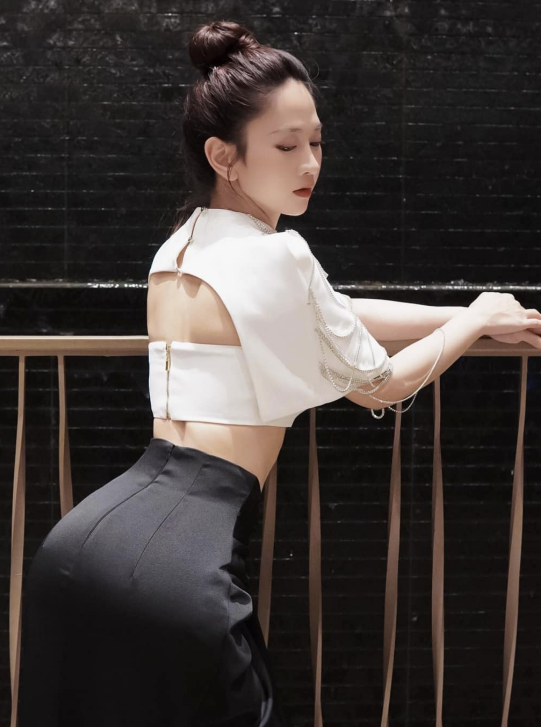 Lê Bống đáp trả cực gắt khi được hỏi giá sau khoảnh khắc khoe vòng 3 khổng lồ - Hình 1