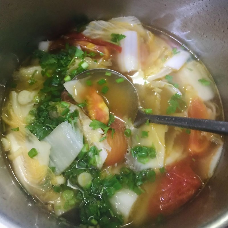 Cách nấu canh cải thảo cà chua thơm ngon, cho bữa cơm thanh mát - Hình 9