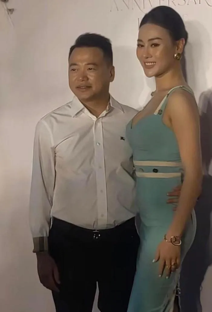Phương Oanh được Shark Bình đưa đi ăn đêm ở vỉa hè cưng chiều như bà hoàng, nghi vấn ở chung nhà - Hình 8