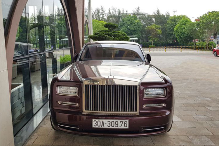 Rolls Royce Phantom Extended Wheelbase  Brown Dragon  