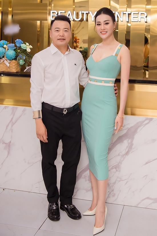 Phương Oanh lần đầu khoe ảnh sánh đôi shark Bình: Hình qua chỉnh sửa nhìn như tiên đồng ngọc nữ - Hình 4