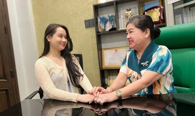 Trúc Anh Mắt Biếc phải bán nhà, bị đuổi đi, bệnh tật đi lại khó khăn, phải vịn vào tường - Hình 6