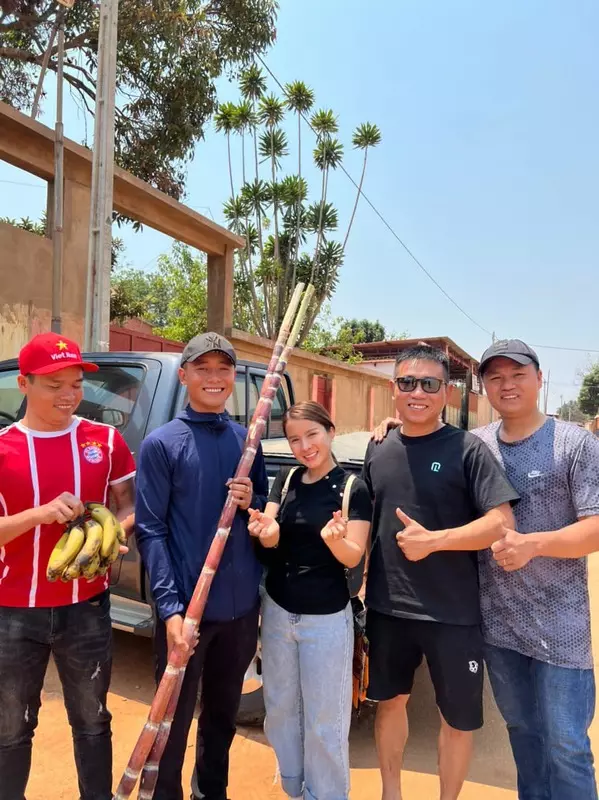 Bà Nhân gửi tâm sự xúc động đến team Quang Linh Vlog sau khi về Nhật - Hình 3