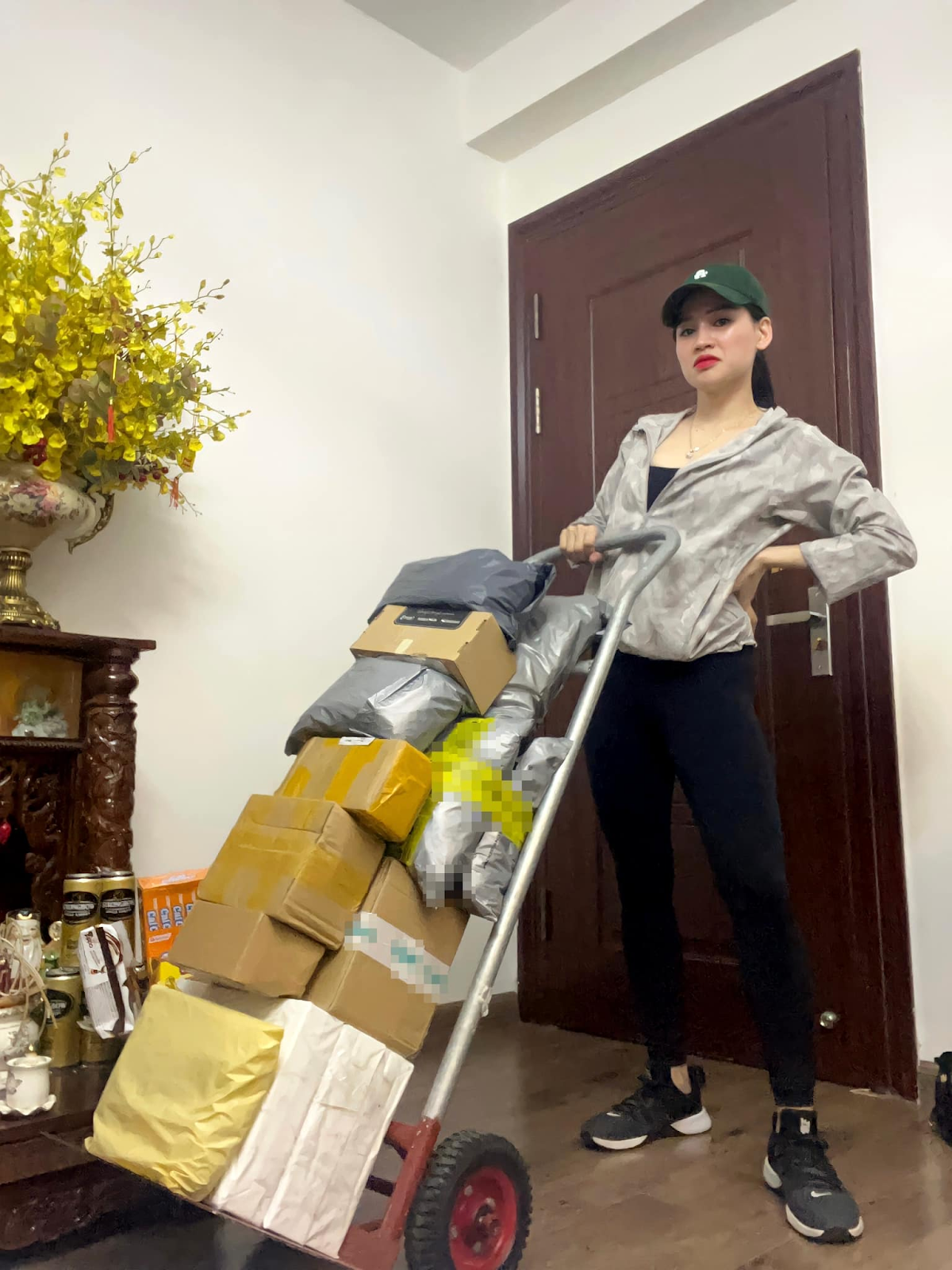 Hà Linh bị tố nhận booking 1,2 tỷ, lấy tiền mặt không làm hợp đồng, chính chủ lên tiếng cực gắt - Hình 5