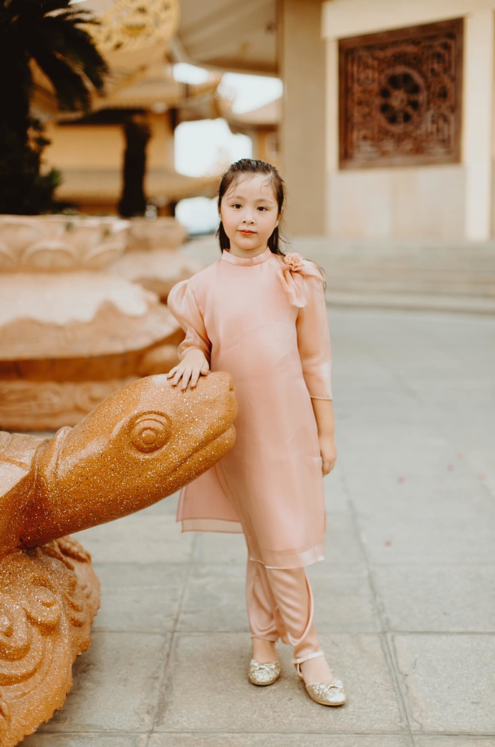 Elly Trần lên đồ cực 'cháy' đi họp phụ huynh, kiểu này thầy giám thị 'tới công chuyện' - Hình 11