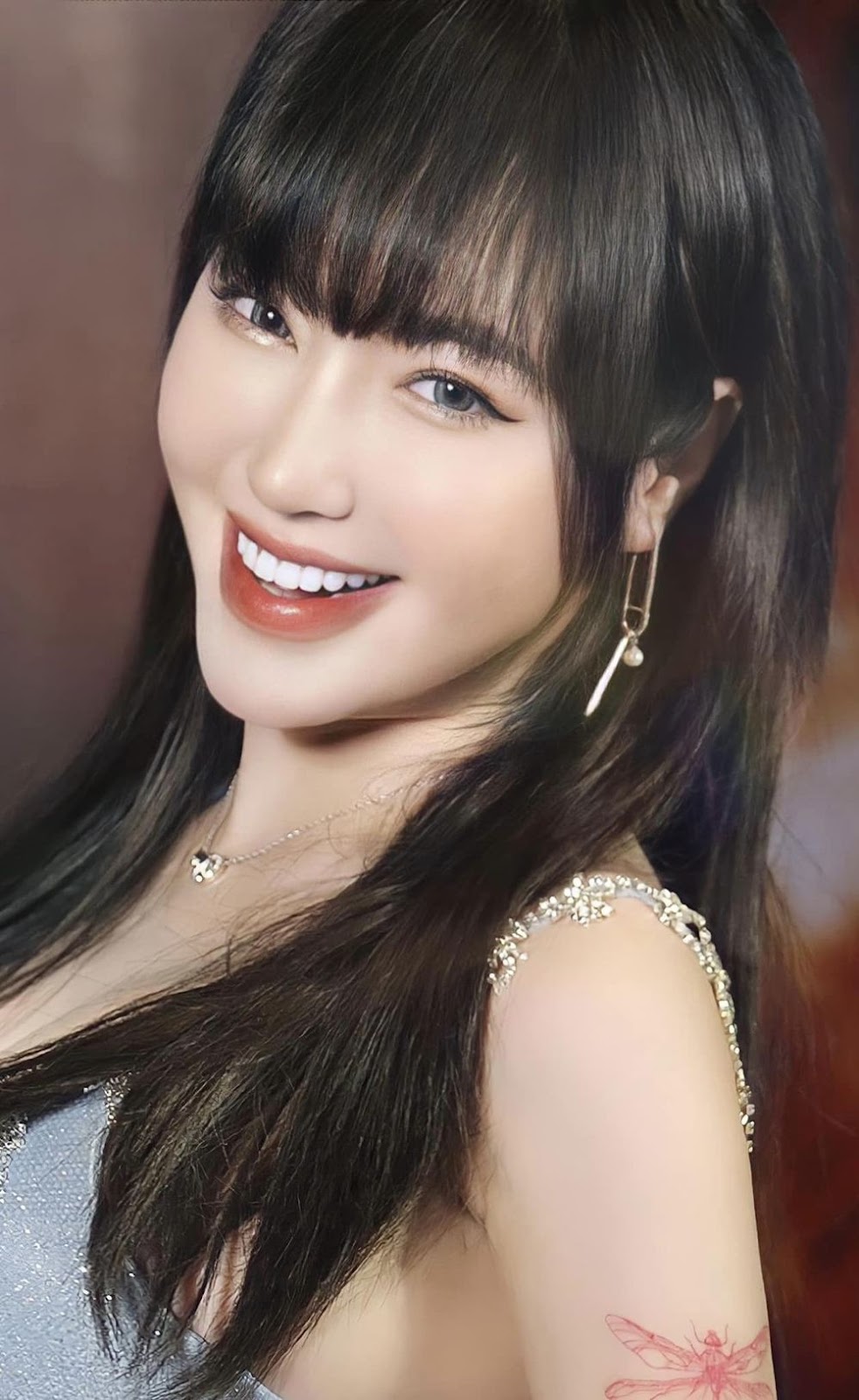 Elly Trần lên đồ cực 'cháy' đi họp phụ huynh, kiểu này thầy giám thị 'tới công chuyện' - Hình 2