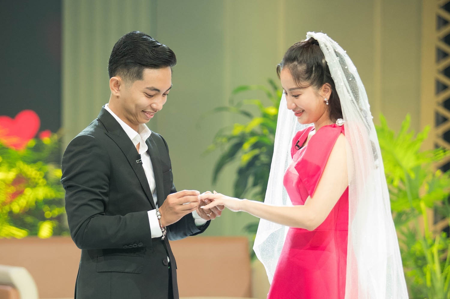 Phan Hiển tiết lộ lý do làm đám cưới với Khánh Thi sau 13 năm gắn bó - Hình 2