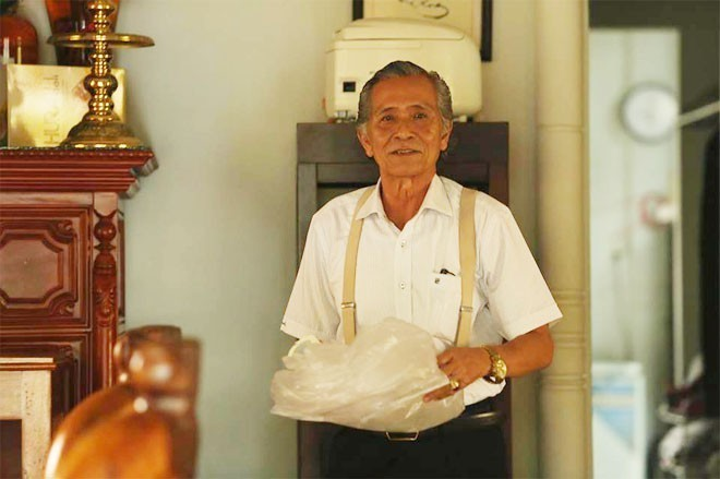 Bố Trường Giang: Gà trống làm tài xế nuôi 4 con, giờ ở biệt thự, đối xử Nhã Phương thế nào? - Hình 1