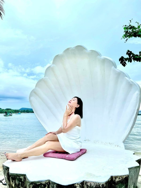 Nghi vấn Cát Phượng có tình mới sau khi chia tay Kiều Minh Tuấn - Hình 2