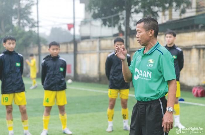 Chuyện về lò đào tạo bóng đá trẻ đặc biệt nhất Việt Nam - Hình 1